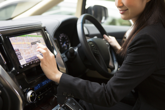 社用車の個人使用はどこまで許される？税金や保険のルールと注意点を解説します！