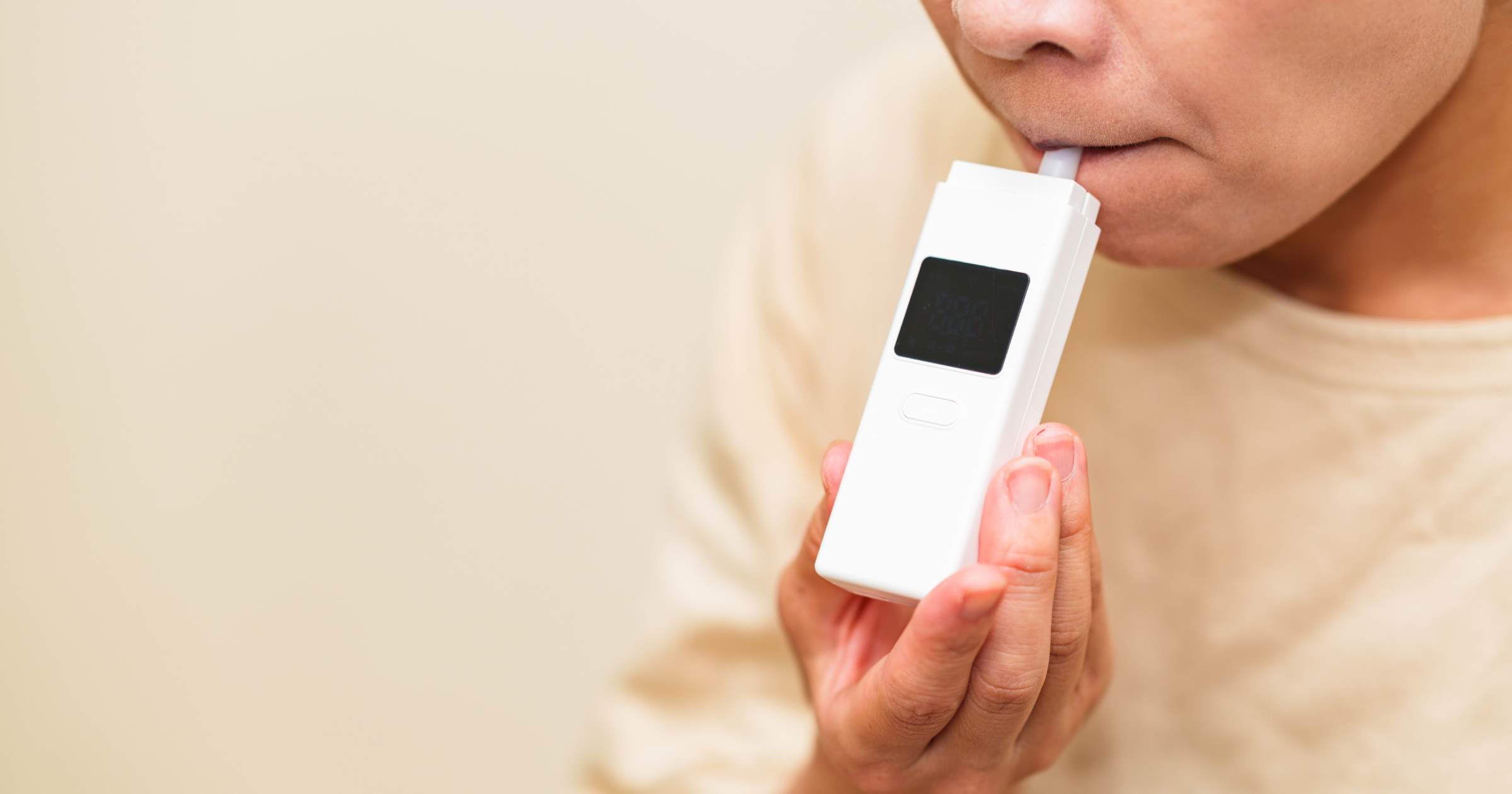 【2025】業務用アルコールチェッカーおすすめ7選！使い方も紹介